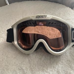 Scott’s performance ski goggles